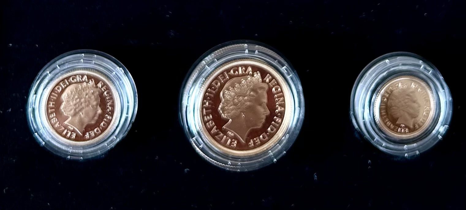 2002 Gold Proof Sovereign Three Coin Set, Queen Elizabeth II Golden Jubilee. - Image 4