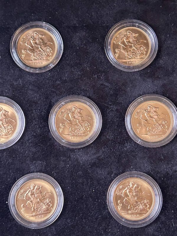 1957 - 1968 Gold Sovereign set. Queen Elizabeth II young head Mary Gillick portrait ten coin sovereign set. - Image 7