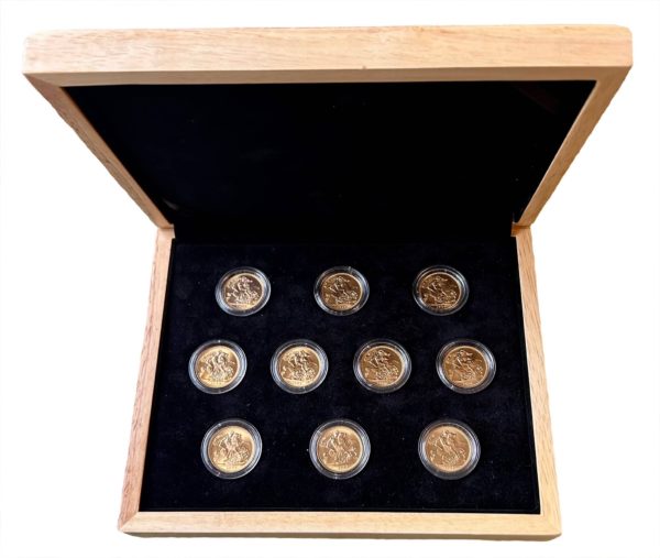 1957 - 1968 Gold Sovereign set. Queen Elizabeth II young head Mary Gillick portrait ten coin sovereign set.