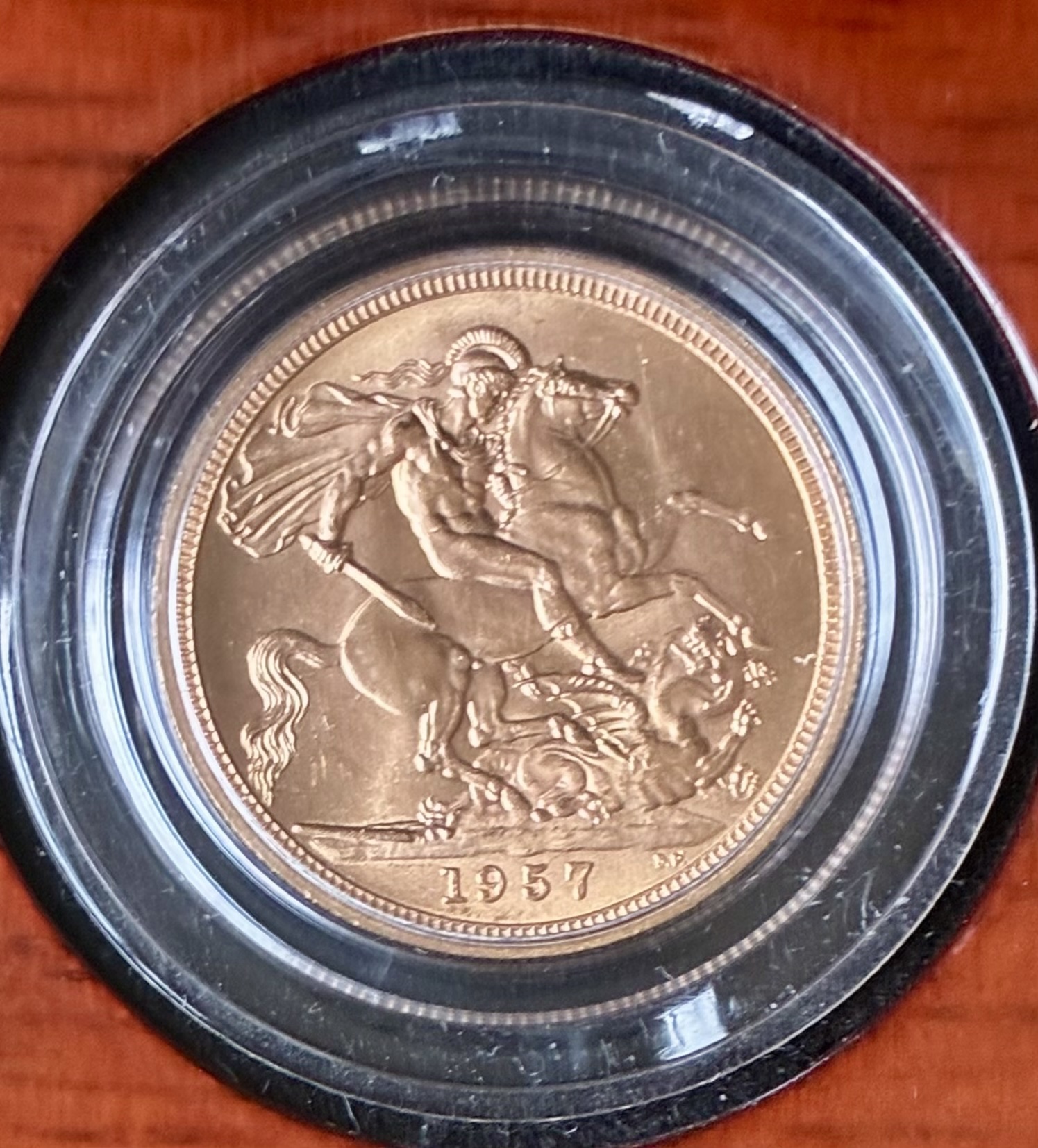 1957 Gold Sovereign - Image 3
