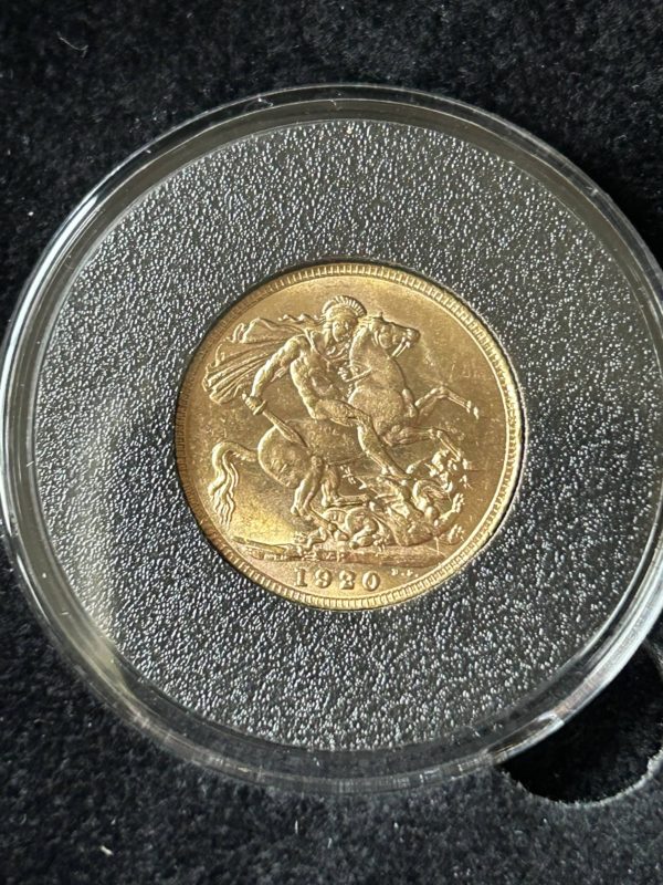 World War One Unknown Warrior Centenary Set Containing 1920 Full Gold Sovereign - Image 2