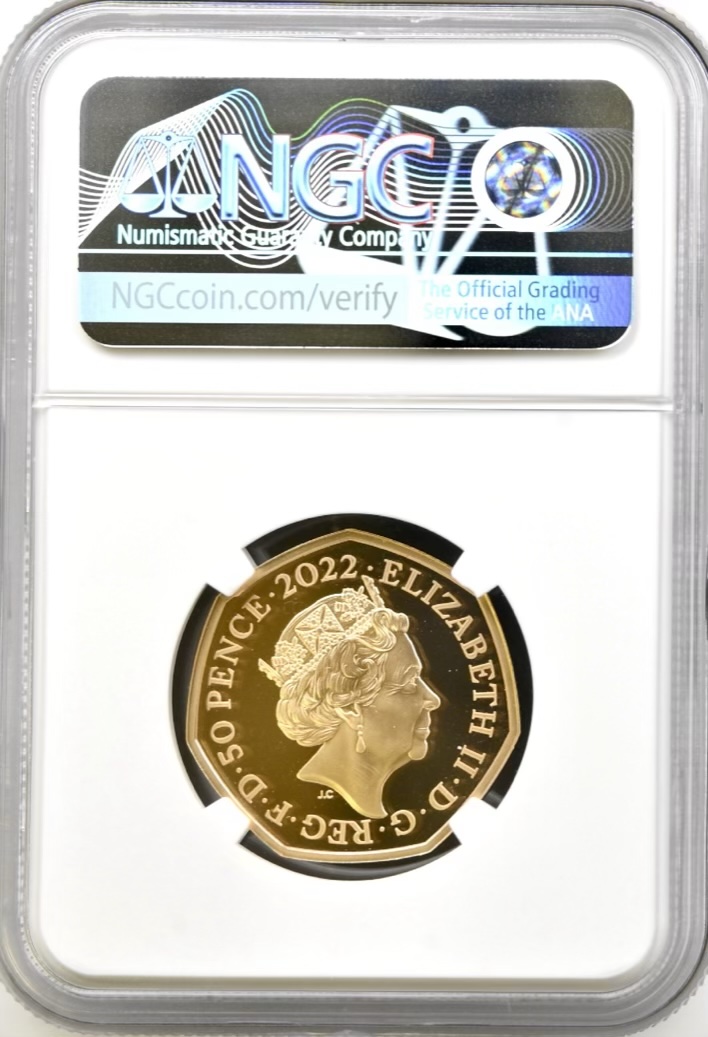 2022 Gold Proof Fifty Pence (50p), Platinum Jubilee, Rare Queen Elizabeth II Obverse. NGC Graded PF70 Ultra Cameo - Image 2