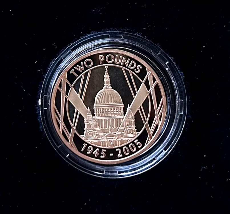 2005 Gold Proof Two Pounds (£2) The End Of World War II Anniversary - Image 2